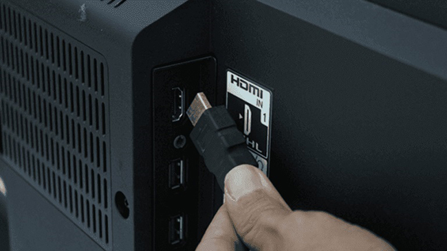 Cắm dây cáp vào cổng HDMI 